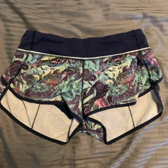 Lululemon Speed Up Shorts - Picture 5 of 6